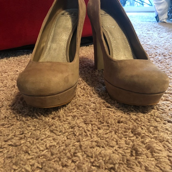 Gianni Bini Tan Suede Platform Heels - Picture 2 of 4